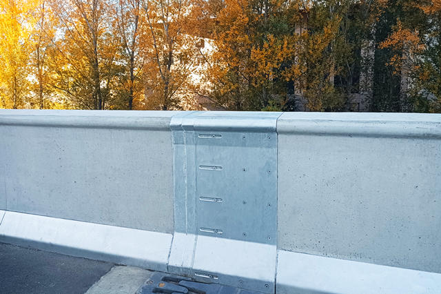 防撞墻伸縮裝置_副本.jpg 防撞墻伸縮裝置_副本.jpg